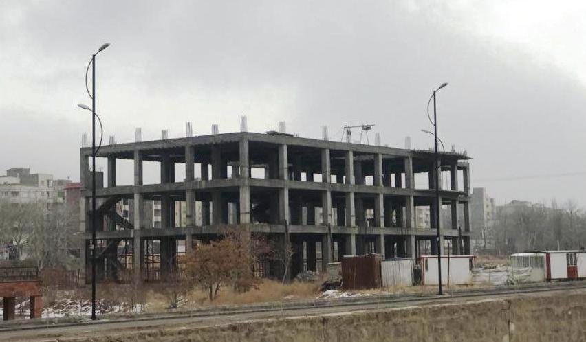 دیوارچینی ساختمان جدید اداری شهرداری منطقه پنج آغاز شد