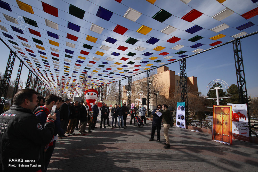 بخش مرور پنجمین جشنواره نمایش‌های خیابانی تبریزیم در پارک ائل‌گلی به پایان رسید