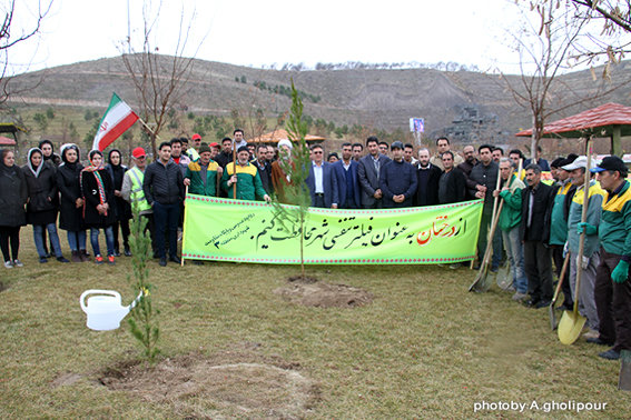استقبال مناطق ۱۰ گانه شهرداری تبریز از بهار طبیعت، با برگزاری برنامه‌های متنوع درختکاری