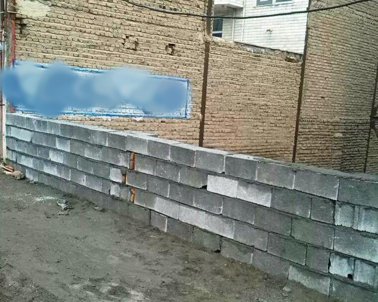 دیوارکشی قطعات خالی توسط شهرداری منطقه پنج