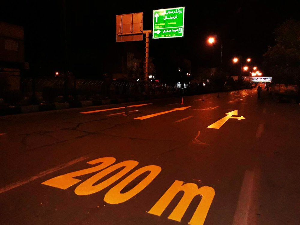اجرای طرح علائم ترافیکی و فلش با رنگ دوجزئی در حد فاصل پل سرداران فاتح تا میدان جهاد