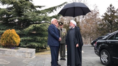 مخالفت رئیس‌جمهور با استعفای ظریف: استعفای جنابعالی را برخلاف مصالح کشور می‎دانم و با آن موافقت نمی‌کنم