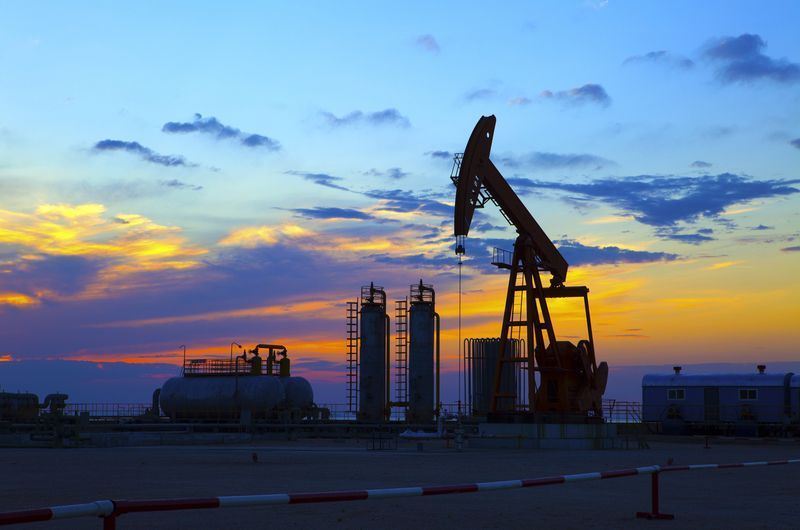 قیمت جهانی نفت از مرز ۷۰ دلار فراتر رفت