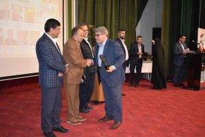 تجلیل از مهندس ابوالفضل باباپور مدیریت شرکت کلر پارس در پنجمین همایش تجلیل از فعالین فرهنگی،اقتصادی و اجتماعی استان به عنوان برند منتخب و تولیدکننده منتخب مواد شیمیایی استان