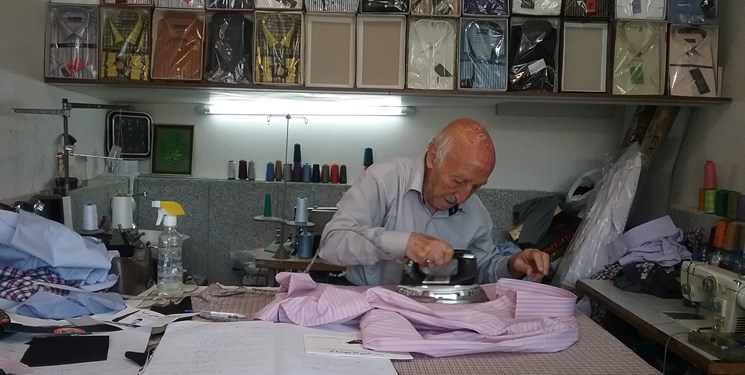 استاد علی اصغر و ۷۵ سال زندگی با چرخ خیاطی/ باریدن طلا از سوراخ سوزن خیاطی