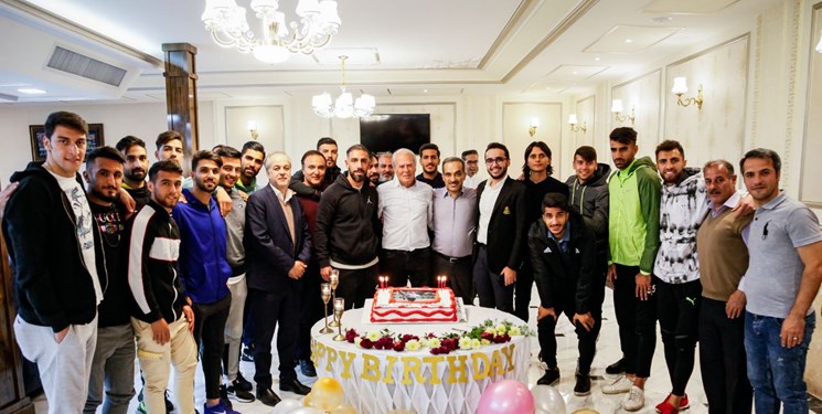 جشن تولد دنیزلی در باشگاه تراکتور