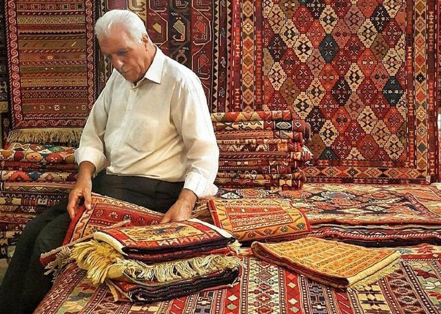 اعطای قریب به ۳۰ میلیارد ریال تسهیلات کرونایی به هنرمندان صنایع دستی آذربایجان شرقی