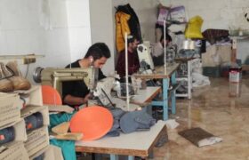 «کار آفرینی» کارگر با ۱۰۰ هزار تومان / اشتغال‌زایی برای ۵۰
نفر با تولید کفش ورزشی درمحروم ترین شهر آذربایجان