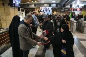 برپایی ایستگاه صلواتی به مناسبت عیدسعید فطر در ایستگاه متروی میدان ساعت / خدمات رسانی رایگان به بیش از ۲۰ هزار نمازگزار عید سعید فطر توسط متروی تبریز