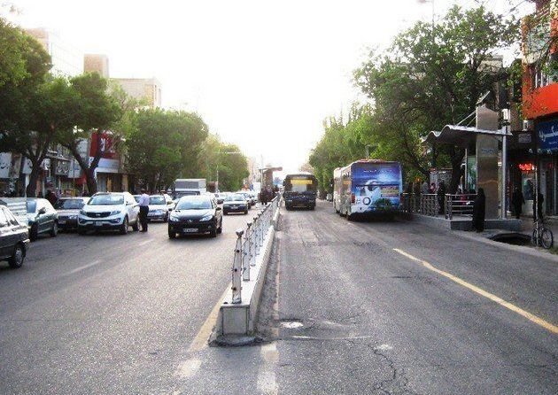تداوم عملیات باکس گذاری خیابان امام خمینی از ابتدای کوی بزرگمهر