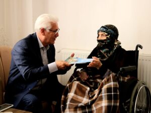 دیدار شهردار منطقه ۴ با خانواده شهید والامقام « بختیار سلطان زاده »